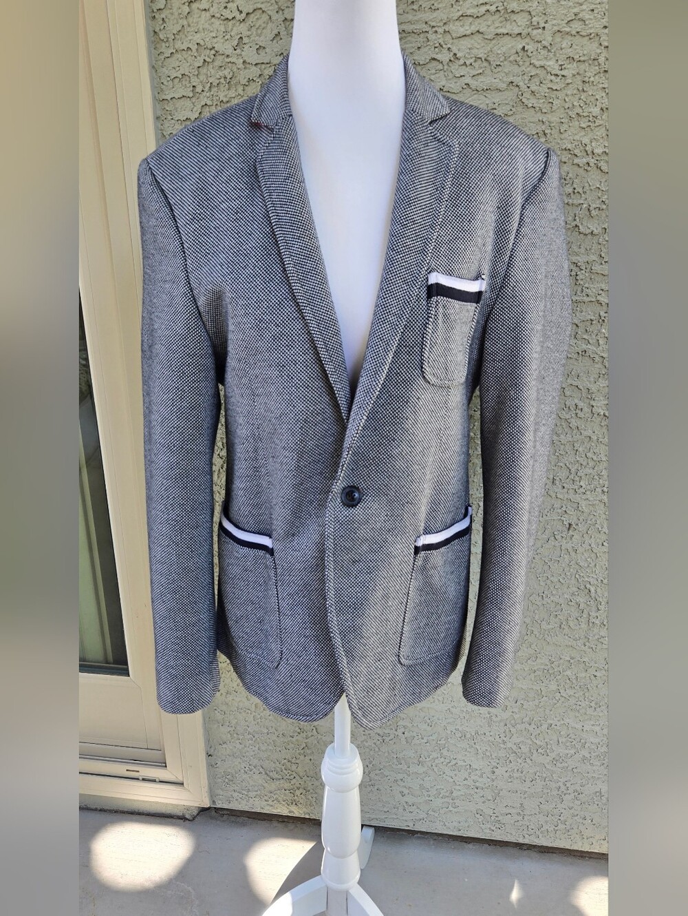 Felix Hardy  Gray Herringbone Blazer with Contrast Trim